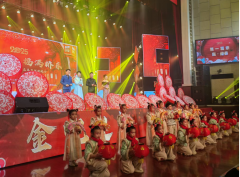 让现场不雅众正在欢笑取中亲情会关爱；出色表